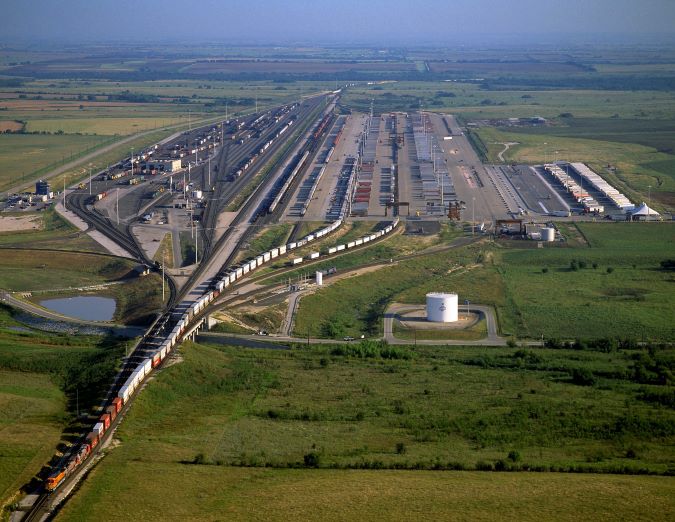 A southbound train at the Alliance Intermodal Facility, circa 2005.